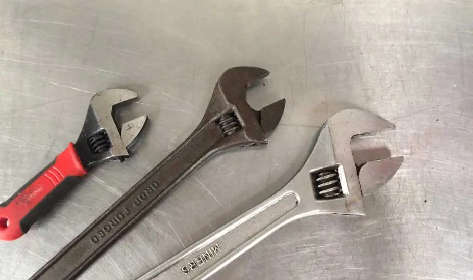 Adjustable wrench