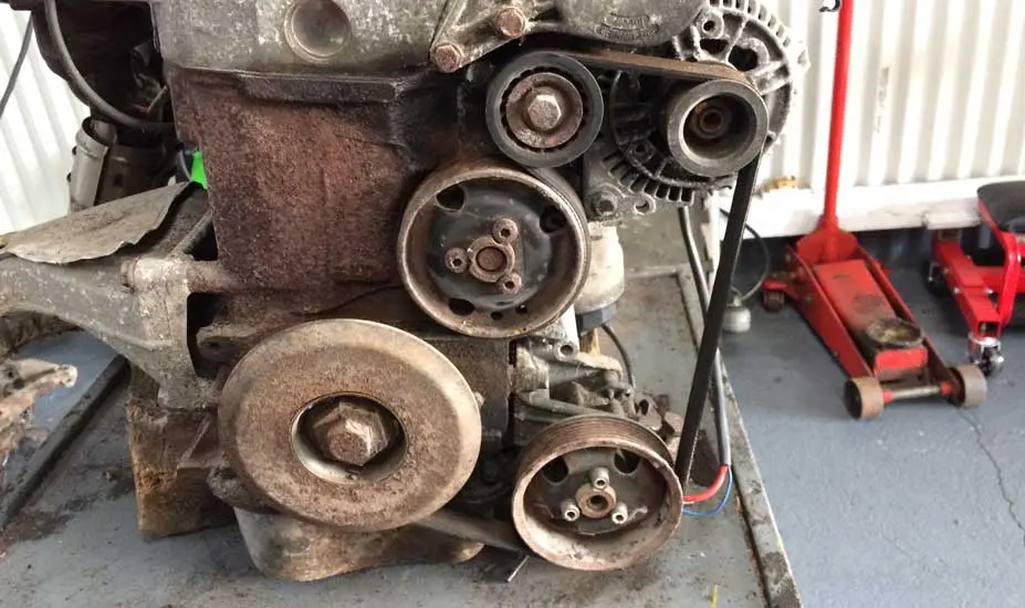 Aux belt on an engine