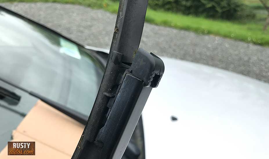 Are Wiper Blades Universal? (Top pro tips)