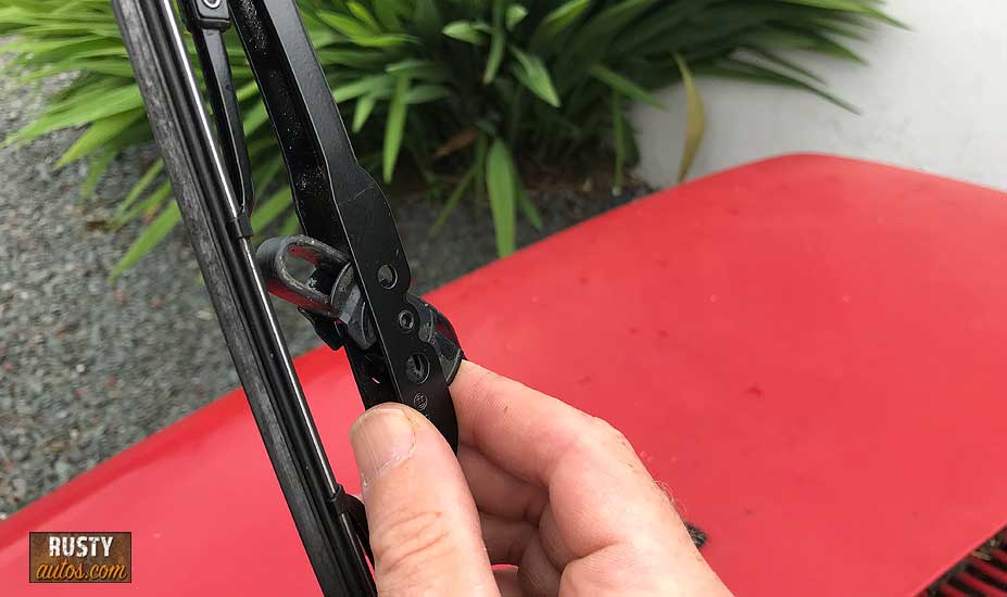 Are Wiper Blades Universal? (Top pro tips)