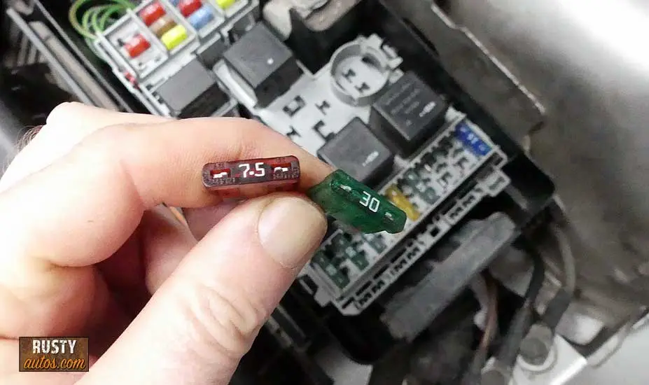 Car fuse size